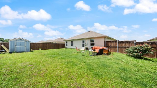 1822 Brookwood Drive, Terrell, TX 75160