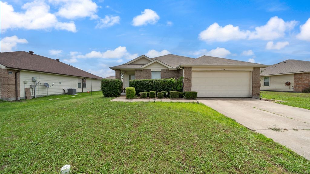 1822 Brookwood Drive, Terrell, TX 75160