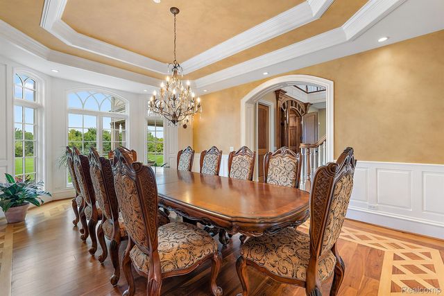 10399 LAKESHORE Drive E, Goodrich Vlg, MI 48438