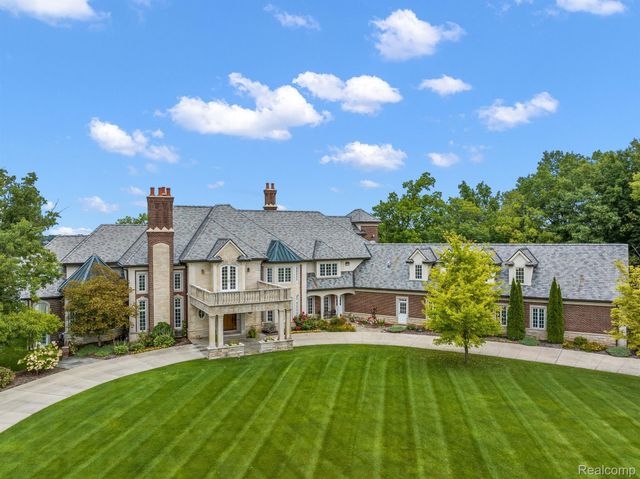 10399 LAKESHORE Drive E, Goodrich Vlg, MI 48438