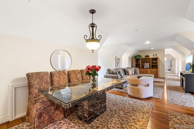 10399 LAKESHORE Drive E, Goodrich Vlg, MI 48438