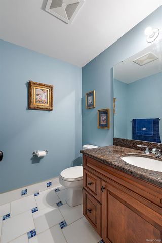 10399 LAKESHORE Drive E, Goodrich Vlg, MI 48438