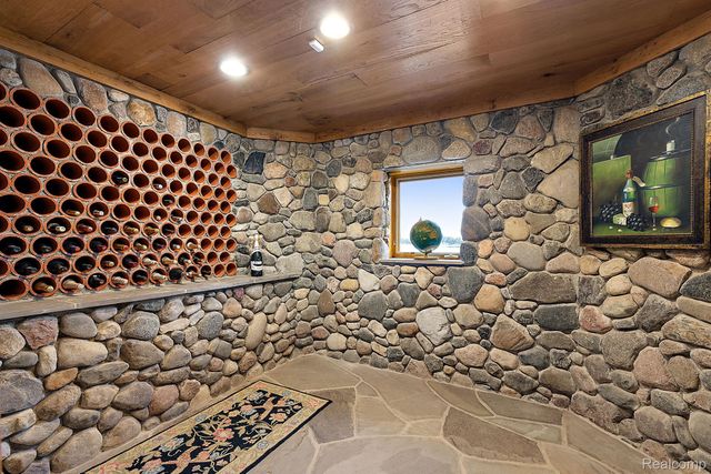 10399 LAKESHORE Drive E, Goodrich Vlg, MI 48438