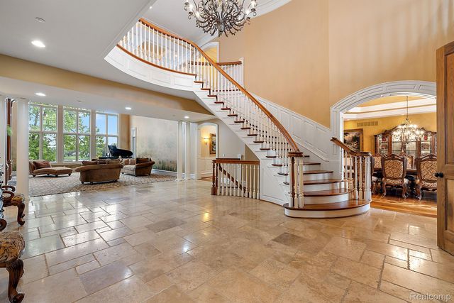 10399 LAKESHORE Drive E, Goodrich Vlg, MI 48438