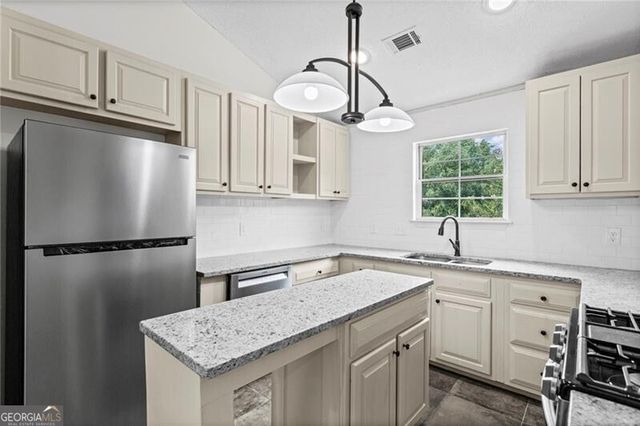 3833 Sunview Drive NW, Acworth, GA 30101