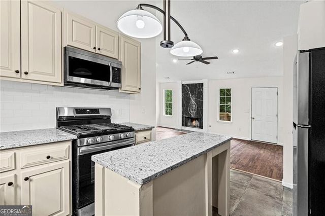 3833 Sunview Drive NW, Acworth, GA 30101