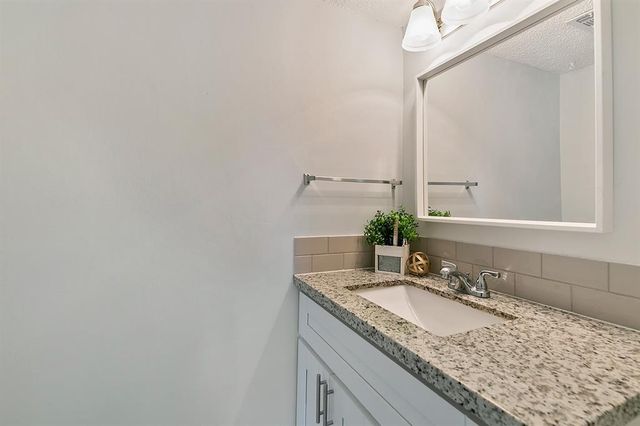 2324 Shadowdale Drive 294, Houston, TX 77043