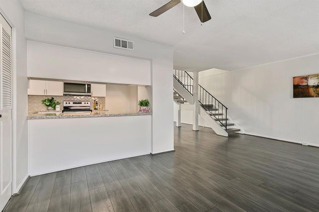 2324 Shadowdale Drive 294, Houston, TX 77043