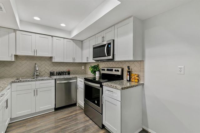 2324 Shadowdale Drive 294, Houston, TX 77043