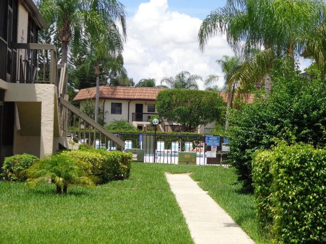 7101 GOLF COLONY Court 201, Lake Worth, FL 33467