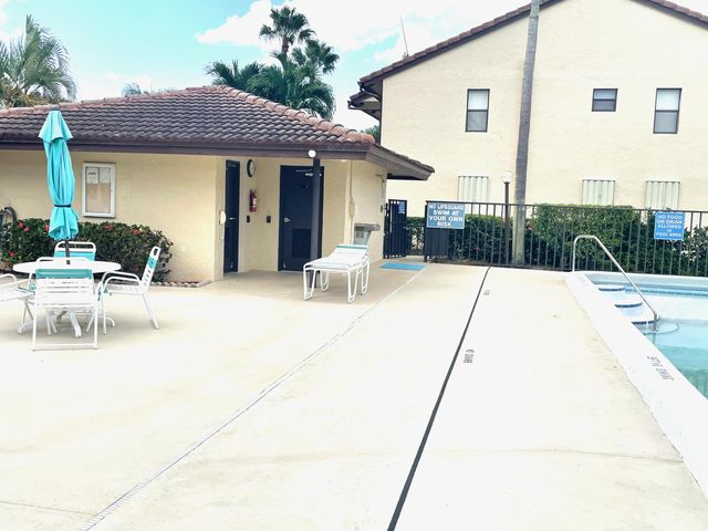 7101 GOLF COLONY Court 201, Lake Worth, FL 33467