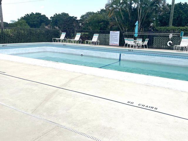 7101 GOLF COLONY Court 201, Lake Worth, FL 33467