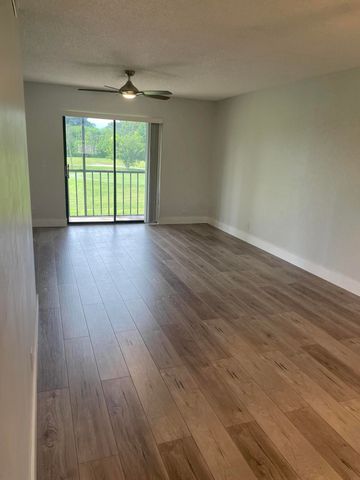 7101 GOLF COLONY Court 201, Lake Worth, FL 33467