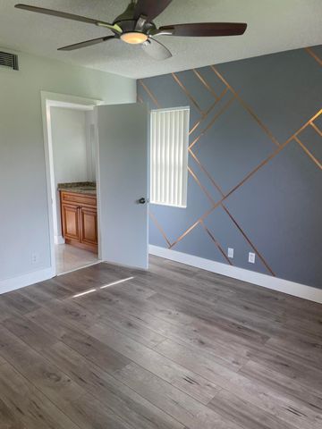 7101 GOLF COLONY Court 201, Lake Worth, FL 33467