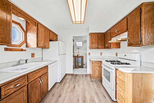 1508 84th Avenue N, Brooklyn Park, MN 55444