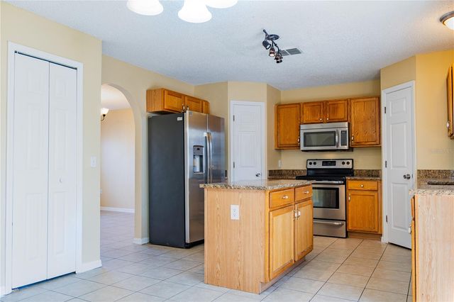 274 CURTIS AVENUE, Groveland, FL 34736