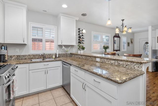 2125 Grand Ave., San Diego, CA 92109