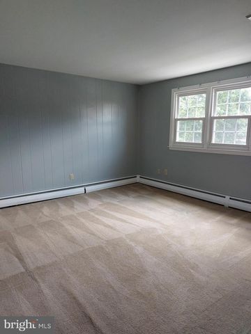 13 HEATHERWOOD HILL, Norristown, PA 19403