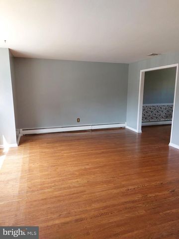 13 HEATHERWOOD HILL, Norristown, PA 19403