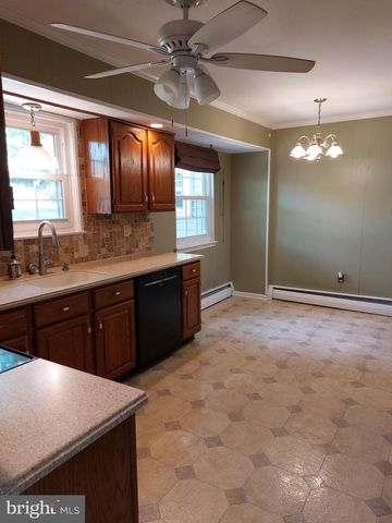 13 HEATHERWOOD HILL, Norristown, PA 19403