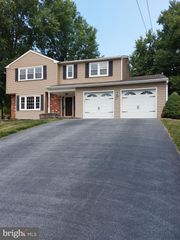 13 HEATHERWOOD HILL, Norristown, PA 19403