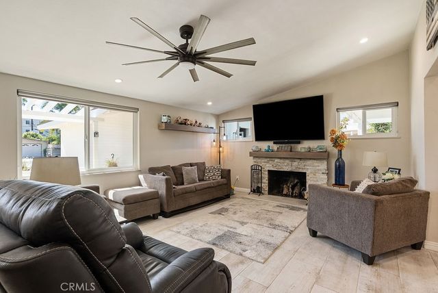 200 Wake Forest, Costa Mesa, CA 92626