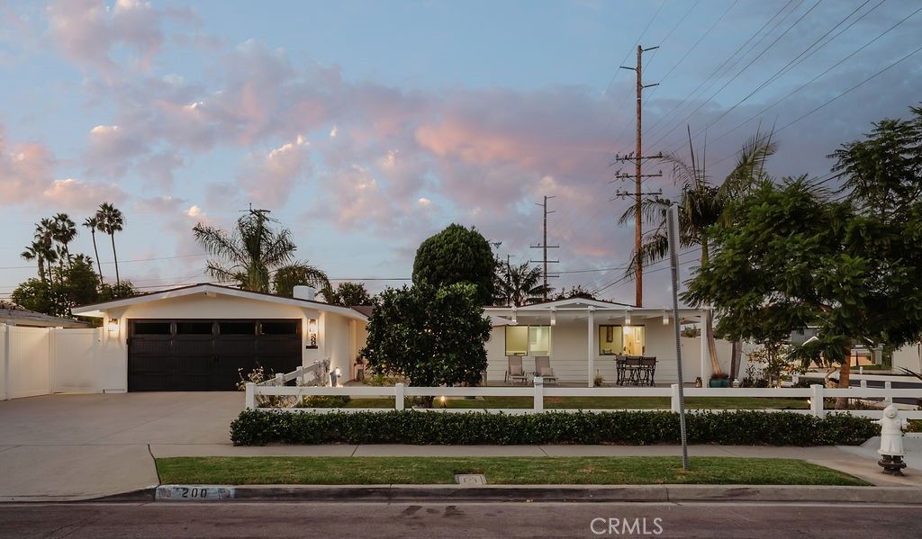 200 Wake Forest, Costa Mesa, CA 92626