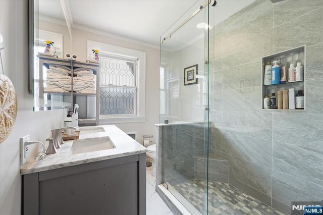 187 Kings Court, Teaneck, NJ 07666