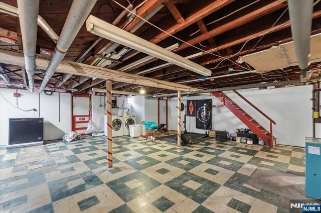 187 Kings Court, Teaneck, NJ 07666