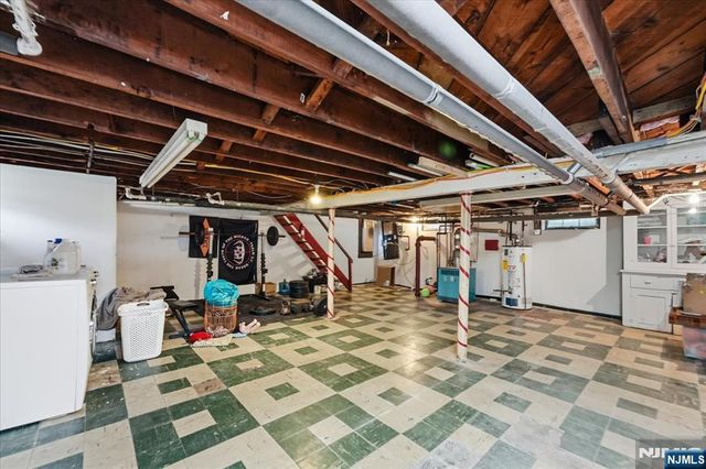187 Kings Court, Teaneck, NJ 07666