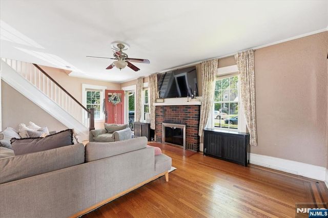 187 Kings Court, Teaneck, NJ 07666