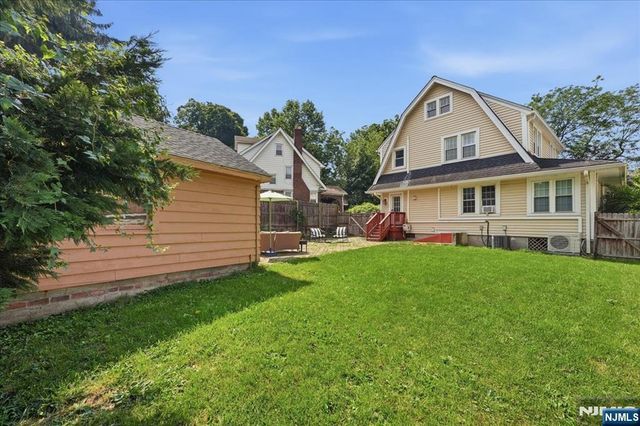 187 Kings Court, Teaneck, NJ 07666