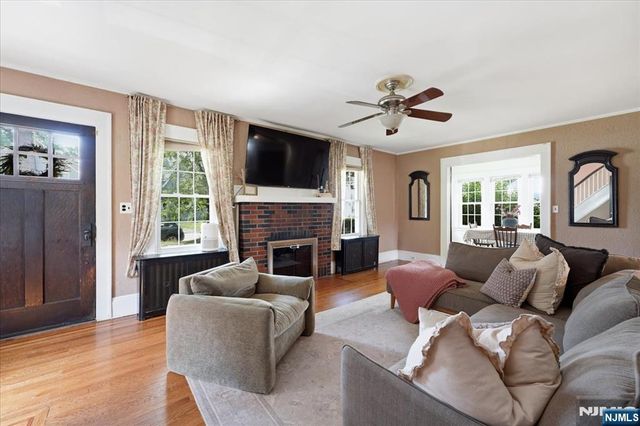 187 Kings Court, Teaneck, NJ 07666