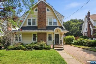 187 Kings Court, Teaneck, NJ 07666