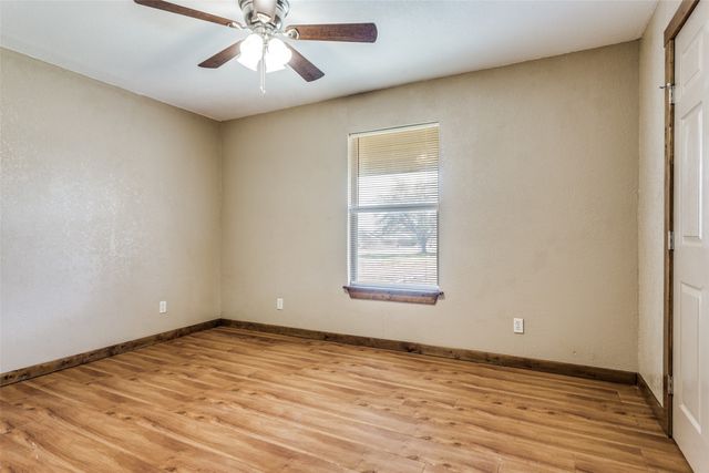 401 Ashwood Street, Azle, TX 76020