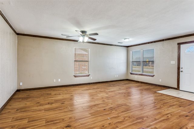 401 Ashwood Street, Azle, TX 76020