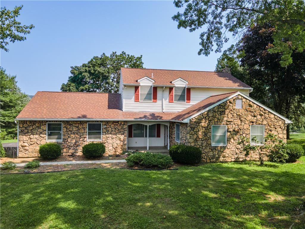 3250 Vista Drive, Moore Twp, PA 18038