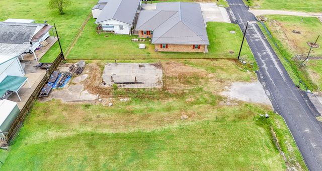 445 N Oak St, Lockport, LA 70374