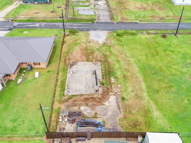 445 N Oak St, Lockport, LA 70374