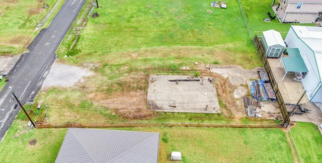 445 N Oak St, Lockport, LA 70374