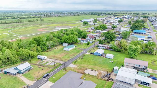 445 N Oak St, Lockport, LA 70374