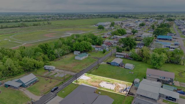 445 N Oak St, Lockport, LA 70374