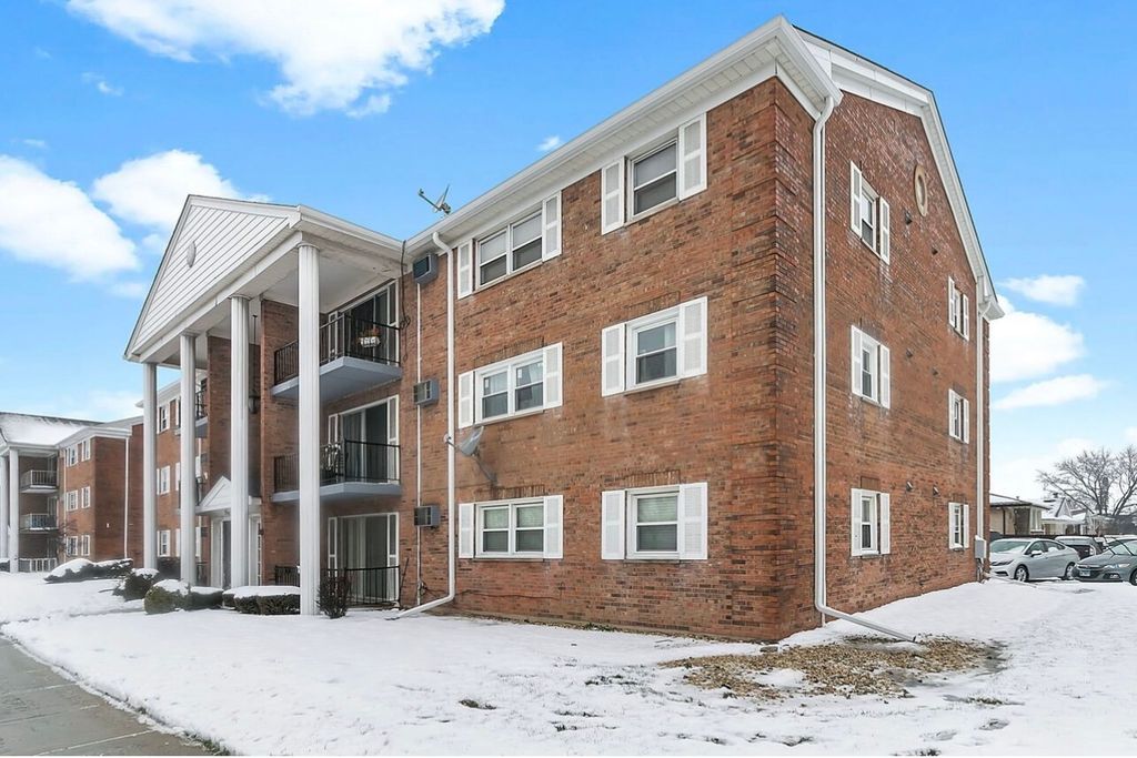 4410 W 111th Street 303, Oak Lawn, IL 60453