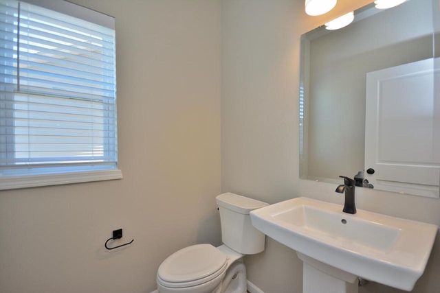 1214 Arrowood CIRCLE W, Oconomowoc, WI 53066