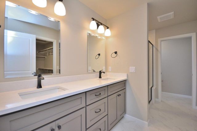1214 Arrowood CIRCLE W, Oconomowoc, WI 53066