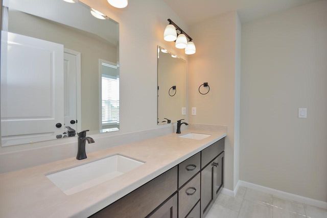 1214 Arrowood CIRCLE W, Oconomowoc, WI 53066
