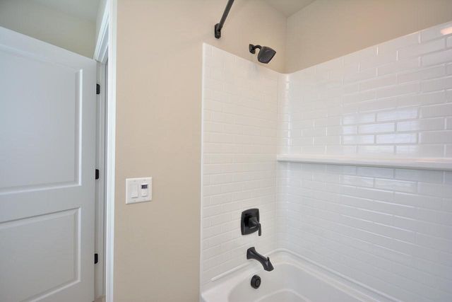 1214 Arrowood CIRCLE W, Oconomowoc, WI 53066