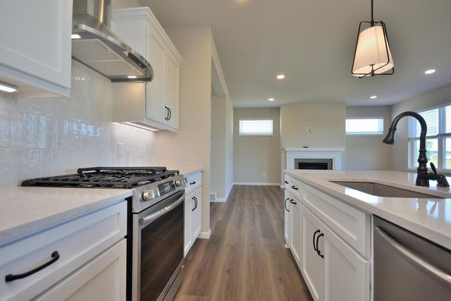 1214 Arrowood CIRCLE W, Oconomowoc, WI 53066