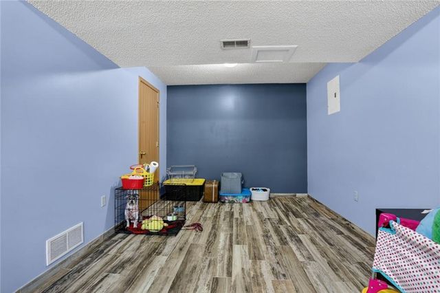 4507 N Fuller Avenue, Kansas City, MO 64117