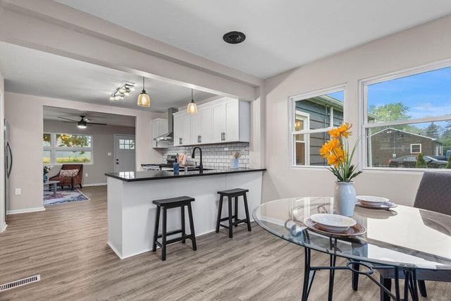 1404 E Alan ROAD, Oak Creek, WI 53154